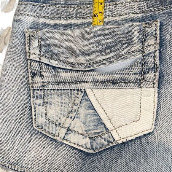 No Boundaries Blue Faded Denim Flat Front High-Rise Cut-Off Shorts Ladies Size 3 - Picture 4 of 9